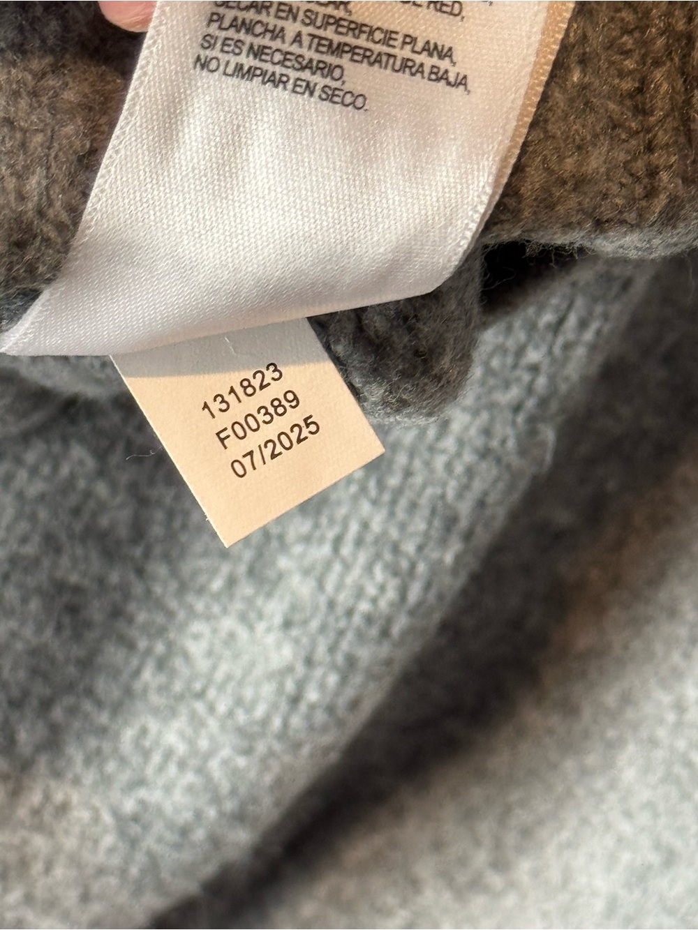 Lucky Brand Women's Rolling Stones Crewneck Sweater - Picture 10 of 12